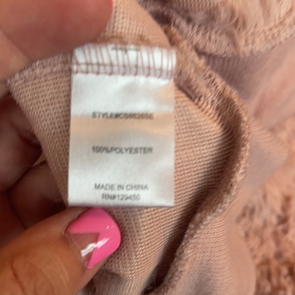 Crew neck pullover Rosy Pink Plush Sweater - Picture 11 of 12